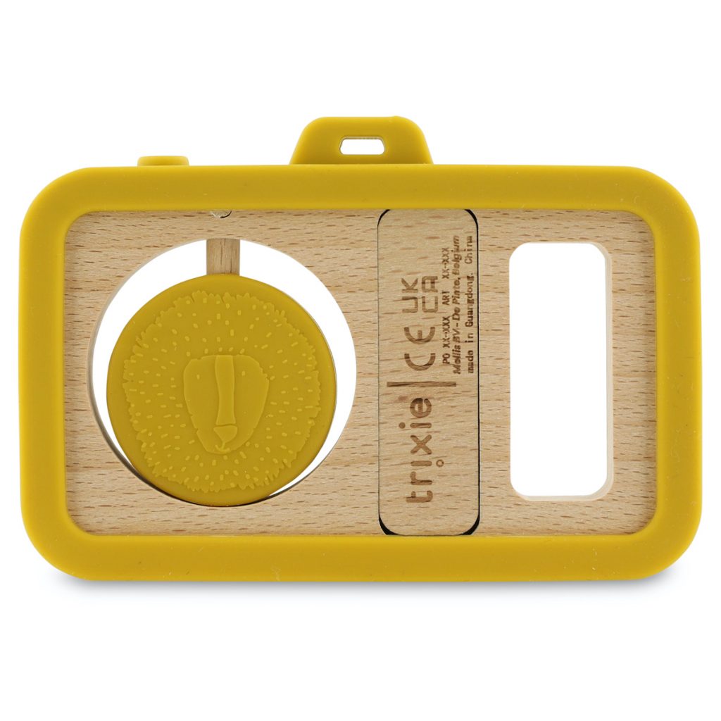 Trixie Nachhaltiges Kinderspielzeug - Babykamera, Spielzeugkamera aus Holz und Silikon mit Löwe - gelb, Mr. Lion